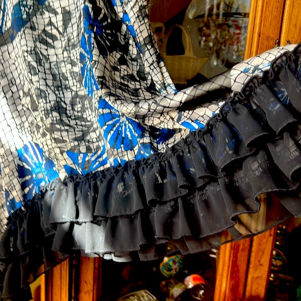 SEXYAlmostNew RacerBackTunic.Striking ColorsRufflesHem.FeelslikeSilk.WashableS:L